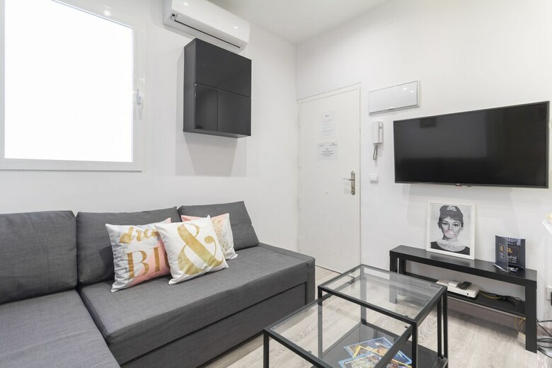 Dobo Homes Ronda de Valencia Apartment