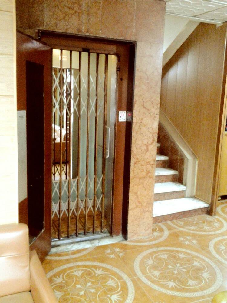 Regis Hotel