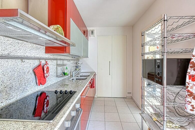 Beautiful 2 Bed Apartment Only 50m From The Beach!