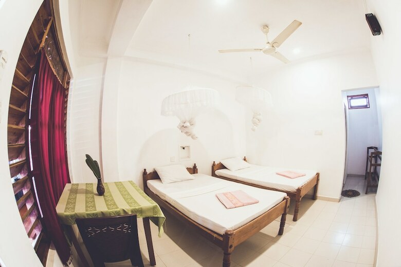 Rupa's Hotel Arugambay