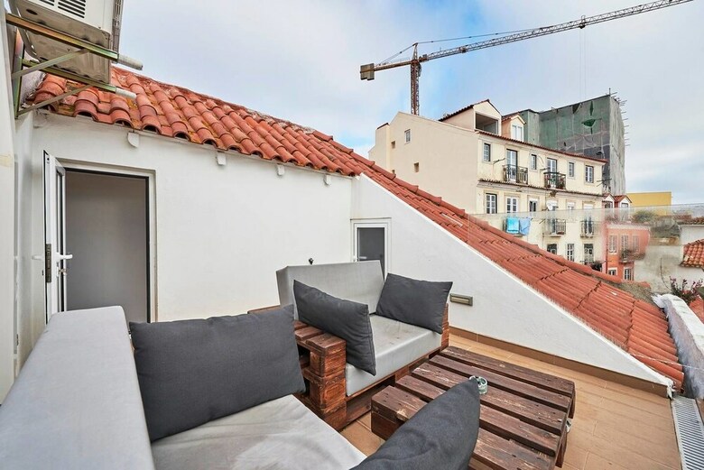 Authentic Apartment In Alfama With Terrace