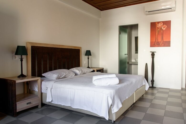 Apartamentos Vranas Ambiance Hotel