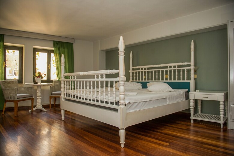 Apartamentos Vranas Ambiance Hotel