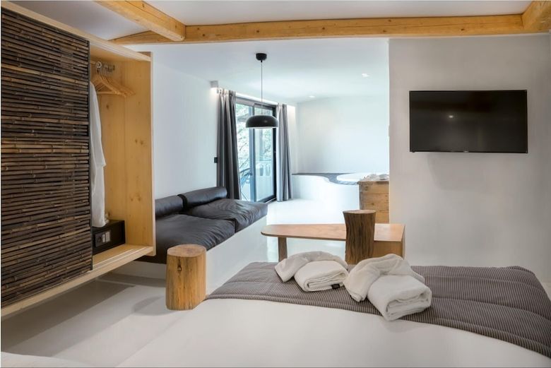 Gloria Maris Hotel Suites & Villas