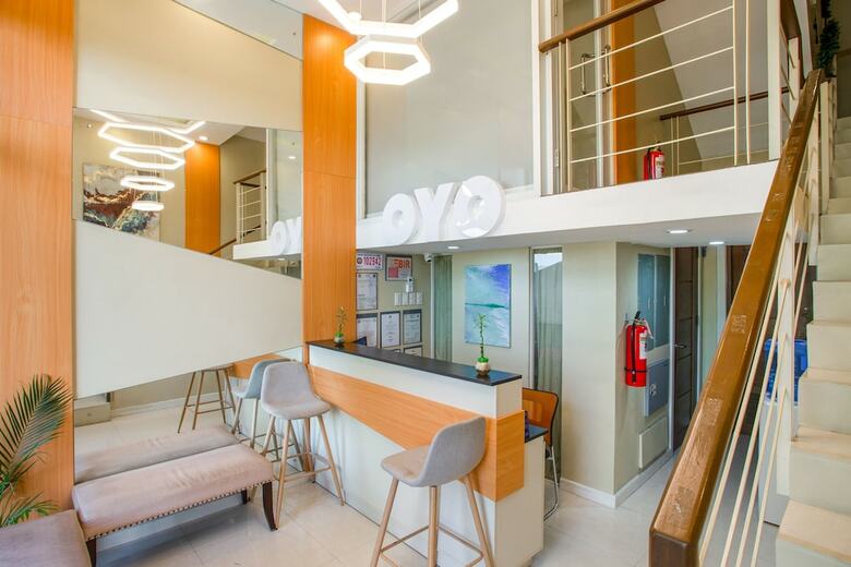 Hotel Oyo 521 Bacaca Suites