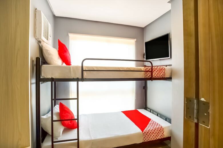 Hotel Oyo 521 Bacaca Suites