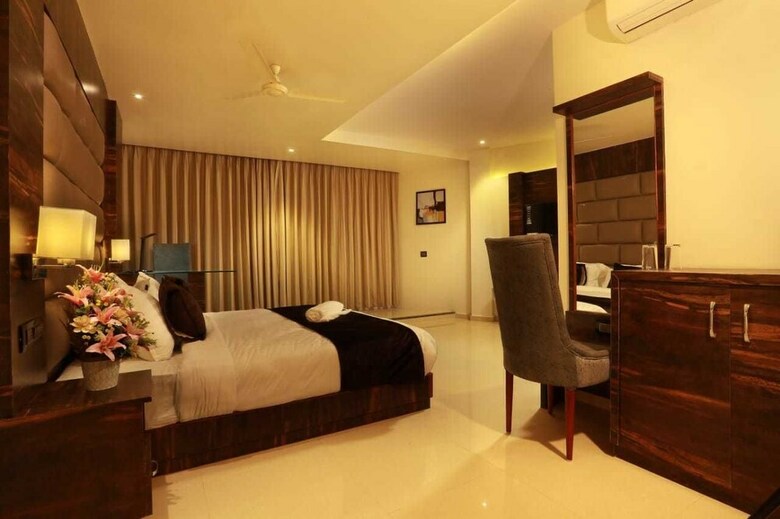 Aura One Hotel