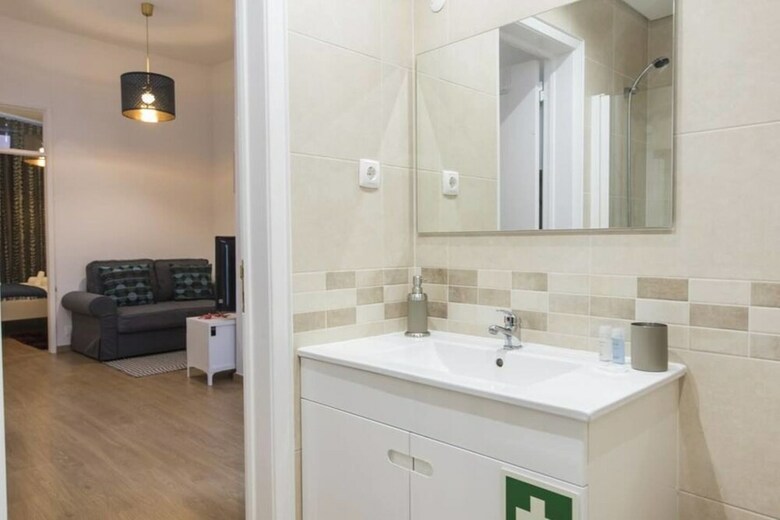 Fresh One Bedroom Apartment In Noble Principe Real