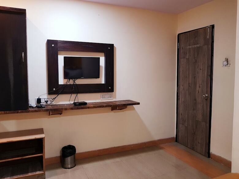 Hotel Hexa Sai Residency