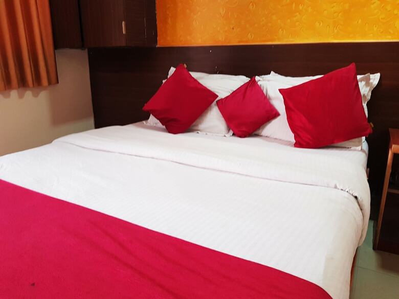 Hotel Hexa Sai Residency
