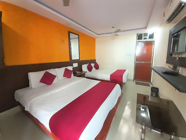 Hotel Hexa Sai Residency