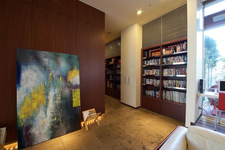 Library Hotel Higashi Nibancho