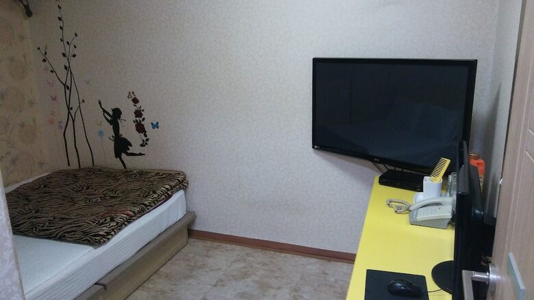 U&i Hotel In Guri