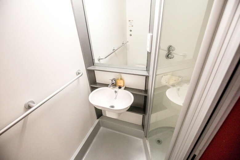 Hotel Popup Bath