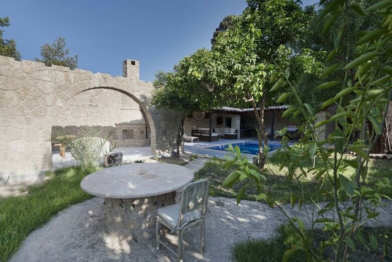 Villa Stone House By Amy Villas