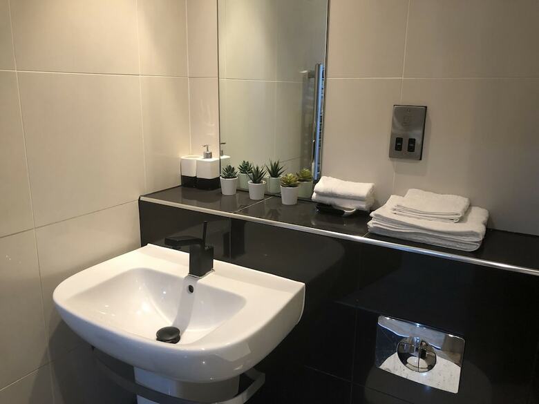 Snapos Luxury Serviced Apartments - Blonk Street