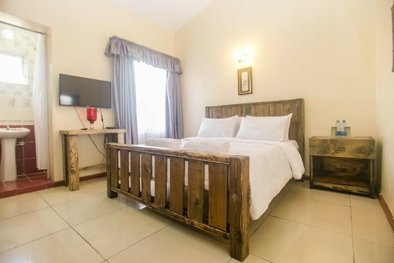 Lux Airport Inn