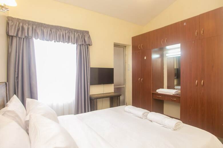 Lux Airport Inn