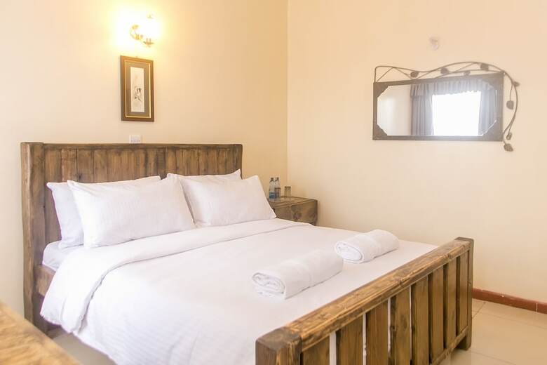 Lux Airport Inn