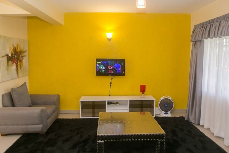 Lux Airport Inn