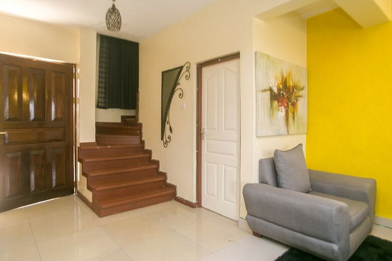 Lux Airport Inn