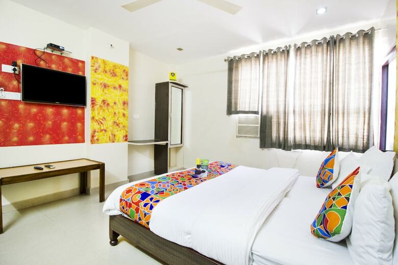 Fabhotel Omni Plaza