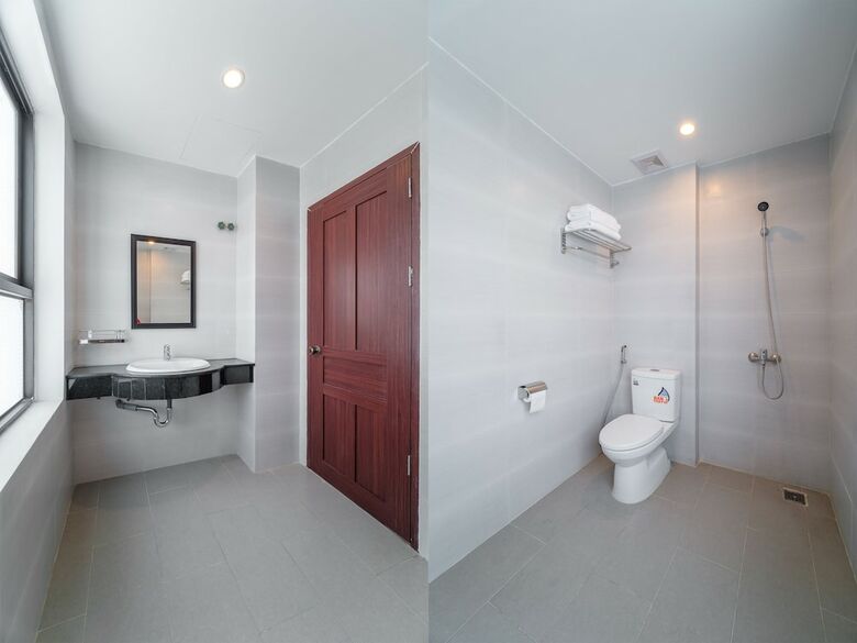 Oyo 215 An Duc Hotel Da Nang