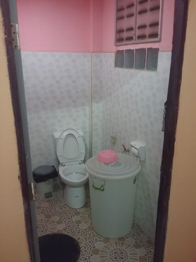 Hostal Arunrat Guesthouse