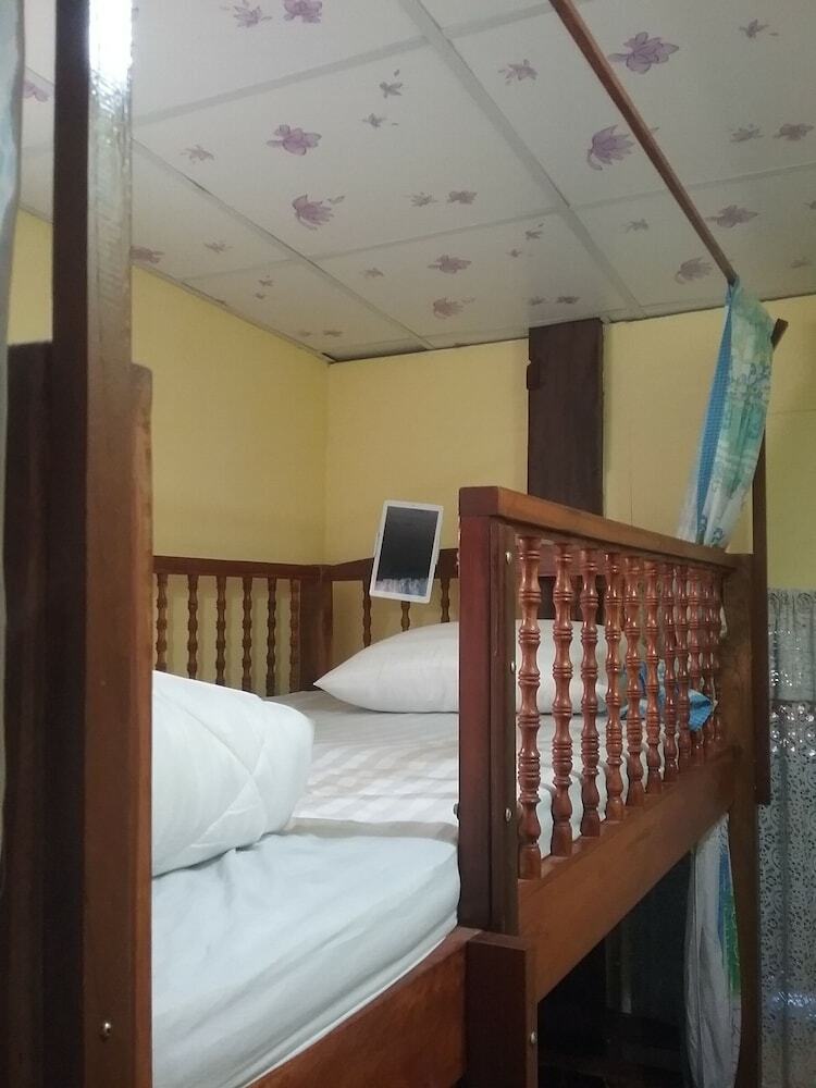 Hostal Arunrat Guesthouse