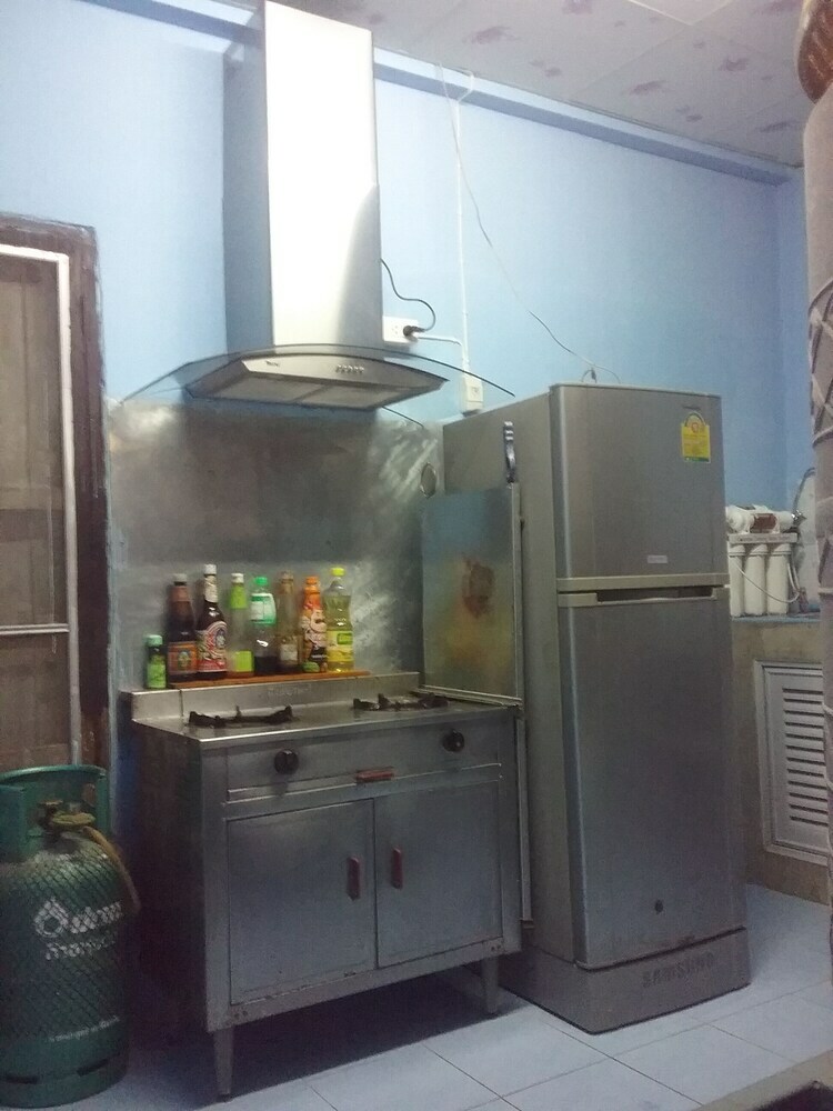 Hostal Arunrat Guesthouse