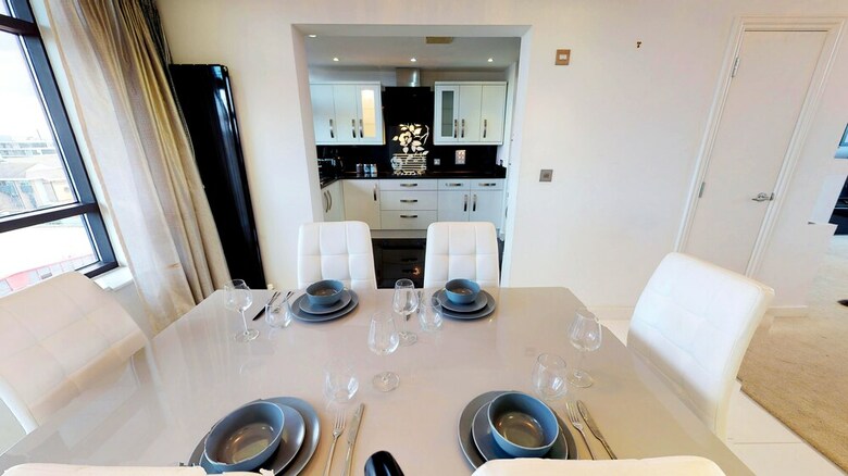 Southampton Ocean Village Apartment