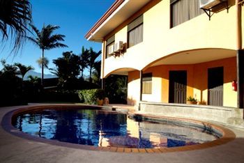 La Riviera Hotel