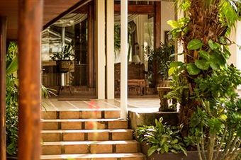 La Riviera Hotel