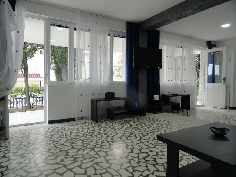 Villa Petrovac Holiday House With Pool