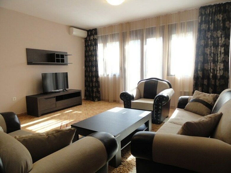 Center Budva Holiday Home