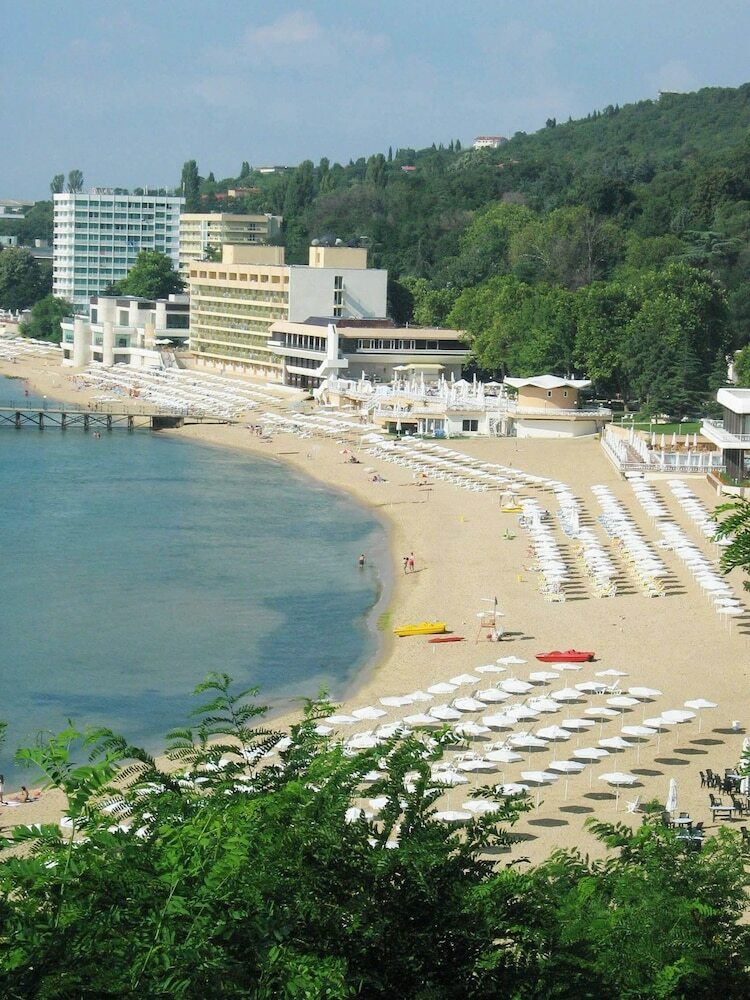 Palace Hotel-all Inclusive In Sunny Day Resort
