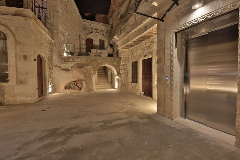 Hotel Taru Cave Suites