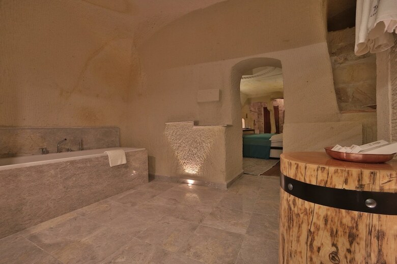Hotel Taru Cave Suites