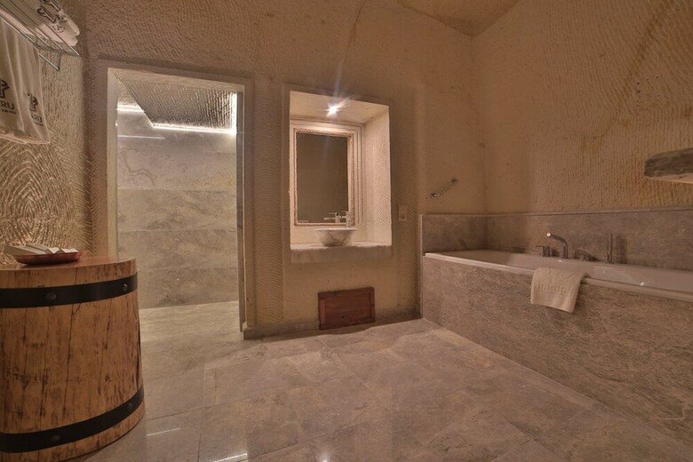 Hotel Taru Cave Suites