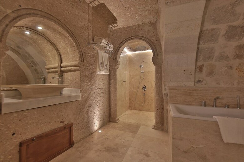 Hotel Taru Cave Suites