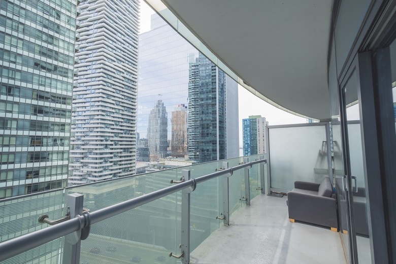 Stunning Suites - Modern Downtown Condo