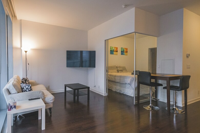 Stunning Suites - Modern Downtown Condo
