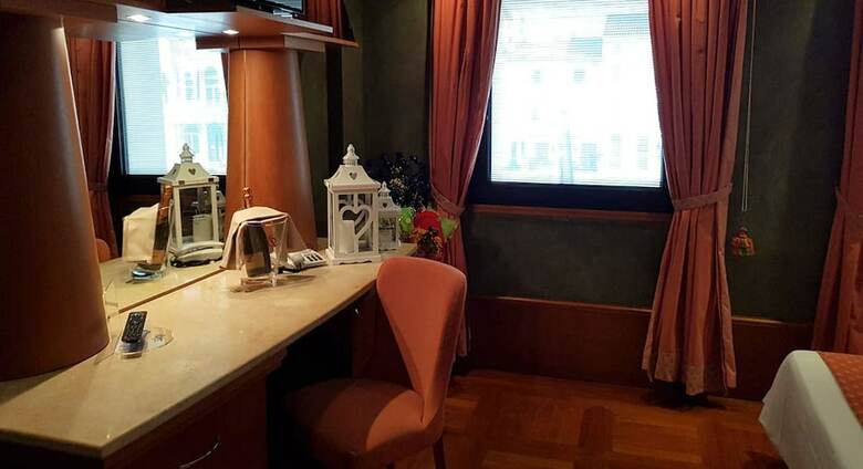 Hr Hotel