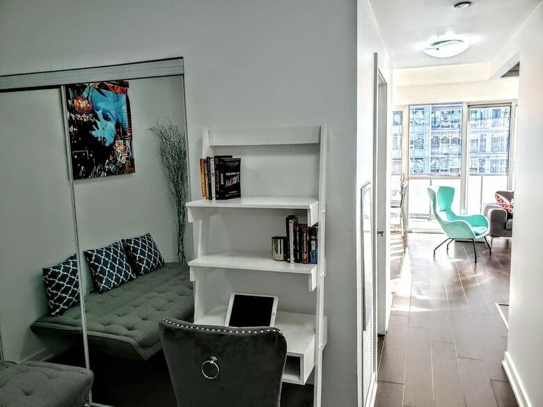 Brand New Cozy Downtown Toronto Suite