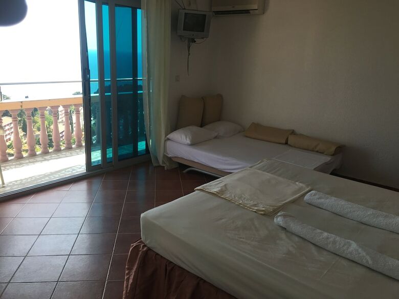Hotel Apartments & Rooms Castello