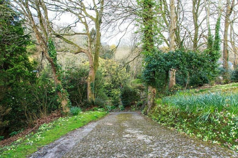 River View Cottage With Garden