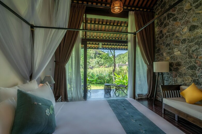 Hotel Aravinda Resort