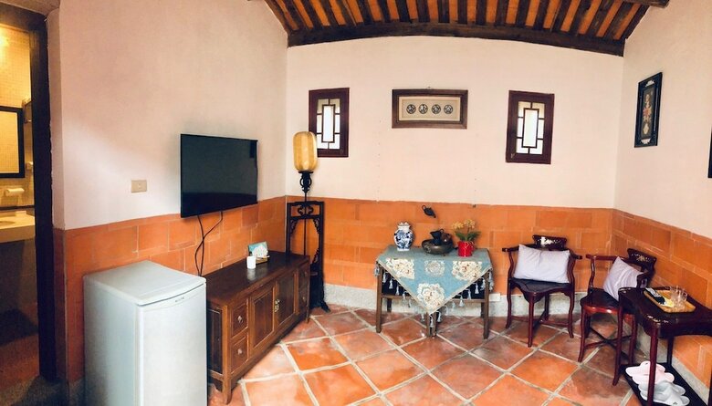 Bed & Breakfast Tomato Red Classical Homestay