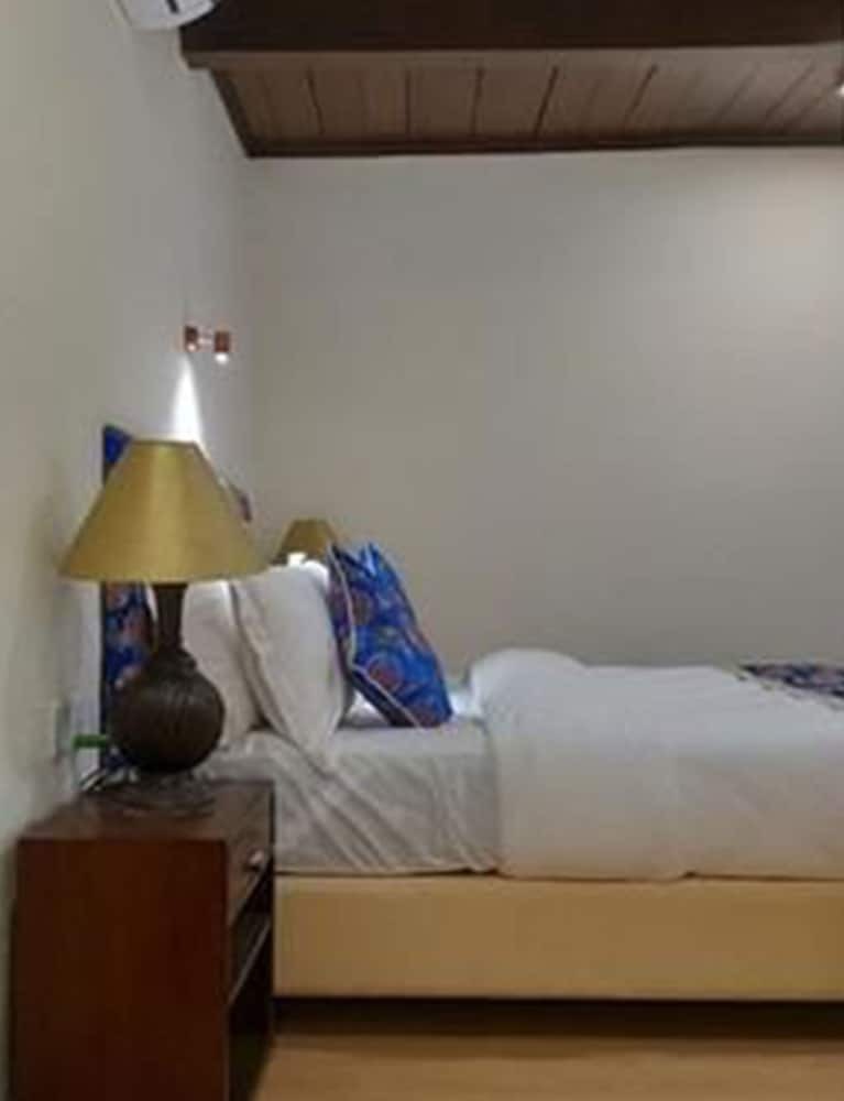 Hotel Heranya La:ku
