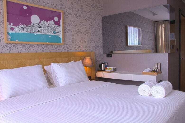Four-g Hotel